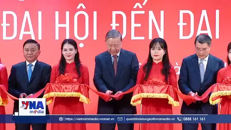 Khai mạc Triển lãm “Đảng Cộng sản Việt Nam - từ Đại hội đến Đại hội”