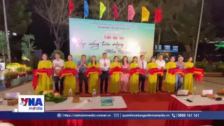 Tái hiện sinh động nhịp sống giao thương miền Tây qua ảnh