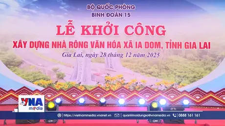 Quân đội cùng đồng bào giữ gìn nếp nhà Rông nơi biên giới