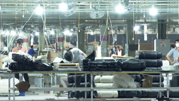 Chính sách và cuộc sống: Đòn bẩy thể chế giúp doanh nghiệp vươn xa