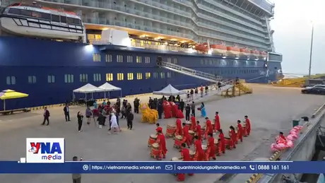 Quảng Ninh đón tàu du lịch biển đầu tiên trong năm mới