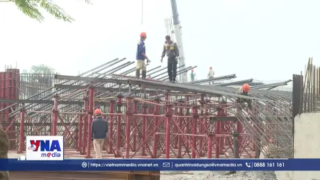 Rộn ràng các công trường ngày đầu năm mới