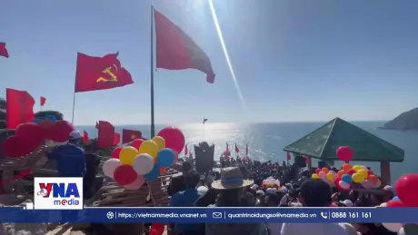 Đón bình minh năm mới trên mũi Đại Lãnh