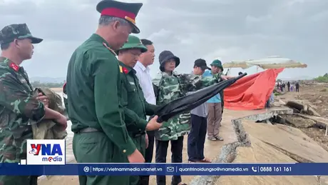 Sập bờ kè khiến 4 người tử vong