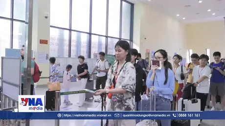 Cửa khẩu Quốc tế Hữu Nghị sôi động xuất nhập cảnh đầu năm