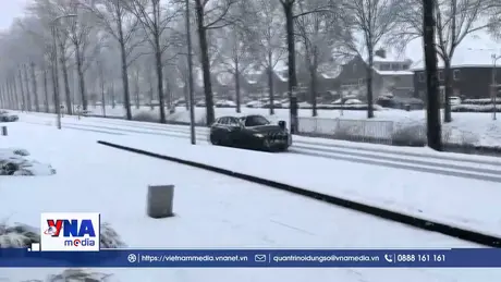 Tuyết rơi dày làm tê liệt giao thông ở Hà Lan và Pháp