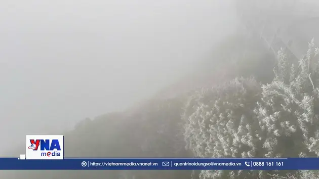 Nhiệt độ xuống -3 độ C, băng giá tiếp tục phủ trắng đỉnh Fansipan