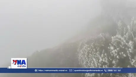 Nhiệt độ xuống -3 độ C, băng giá tiếp tục phủ trắng đỉnh Fansipan