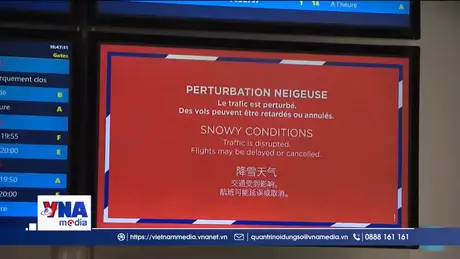 Hàng trăm chuyến bay bị hủy do tuyết rơi dày tại Pháp