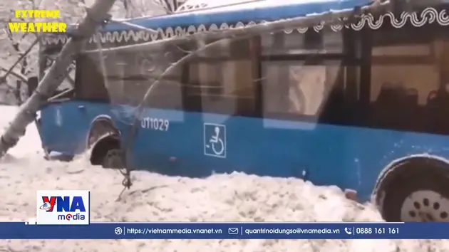 Bão tuyết lịch sử ở Moskva (Nga) gây tê liệt giao thông