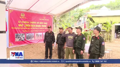 Cảnh sát cơ động Đà Nẵng hỗ trợ người dân an cư