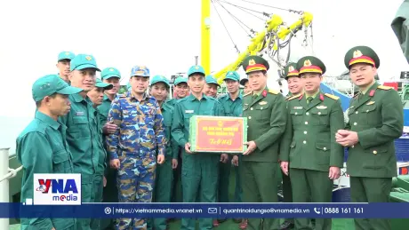 Động viên cán bộ, chiến sĩ làm nhiệm vụ trên biển dịp Tết Nguyên đán