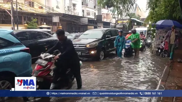 Thủ đô của Indonesia ngập lụt nghiêm trọng