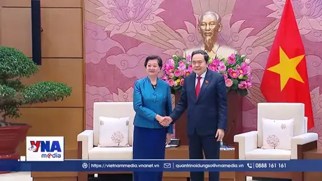 Chủ tịch Quốc hội tiếp Đại sứ Campuchia đến chào từ biệt