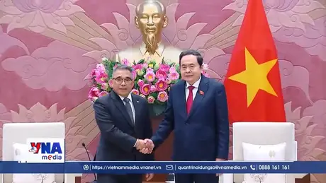 Chủ tịch Quốc hội tiếp Đại sứ Philipines đến chào từ biệt