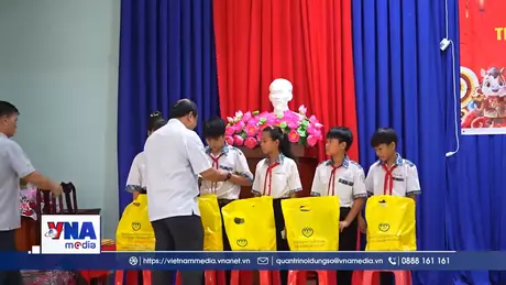 Chăm lo Tết cho trẻ em nghèo vùng biên giới Tây Nam