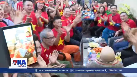 Không khí sôi động tại nhà cầu thủ Phạm Minh Phúc trước trận Bán kết