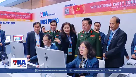 Đại tướng Nguyễn Trọng Nghĩa thăm khu vực tác nghiệp TTXVN