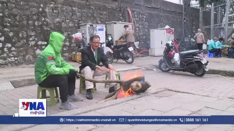 Người dân Hà Nội ứng phó đợt rét sâu nhất ngay đầu năm