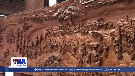 Có gì đặc biệt trong bức tranh Vinh quy bái tổ trưng bày tại Văn Miếu?