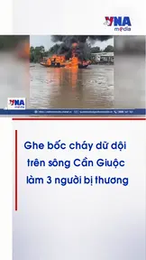 Ghe bốc cháy dữ dội trên sông Cần Giuộc làm 3 người bị thương