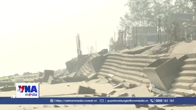 Kè biển chưa nghiệm thu đã bị song đánh hư hỏng