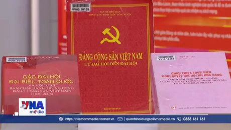 Khai mạc triển lãm “Đảng Cộng sản Việt Nam qua các kỳ Đại hội”