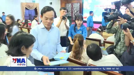 Tặng quà Tết cho 350.000 công nhân có hoàn cảnh khó khăn