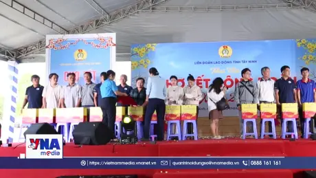 Mang Tết đến gần hơn với công nhân