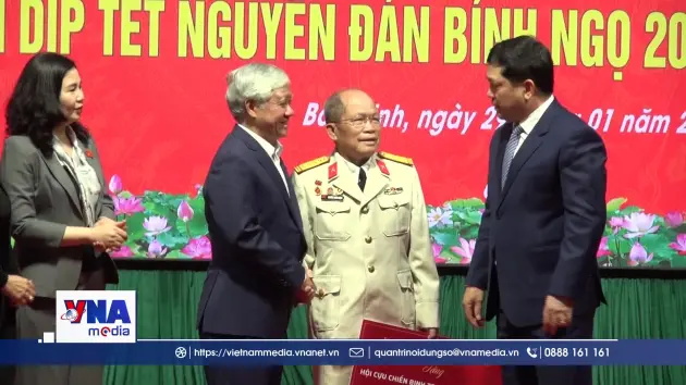 Phó Chủ tịch Thường trực Quốc hội Đỗ Văn Chiến thăm, tặng quà tại Bắc Ninh