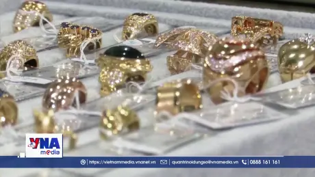 Giá vàng thế giới lao dốc