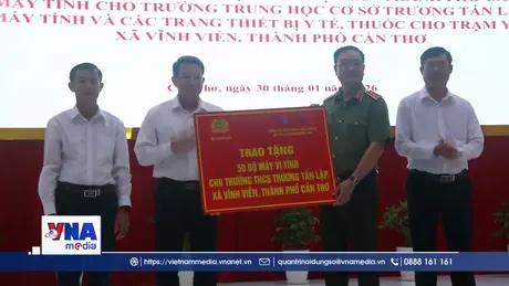 Bộ Công an trao tặng quà Tết cho người dân Cần Thơ