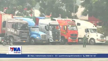 Gỡ vướng cho hàng trăm xe nông sản bị ùn tại cửa khẩu