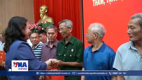 Phó Chủ tịch nước tặng quà, chúc Tết tại An Giang