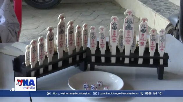 Giữ lại ký ức Tết xưa bằng nghề làm xăm hường truyền thống