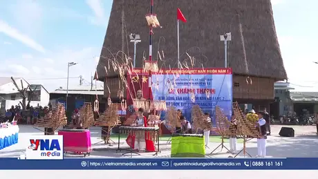 Quảng Ngãi: Niềm vui nhà Rông mới của thôn Kon Rơ Bang 2