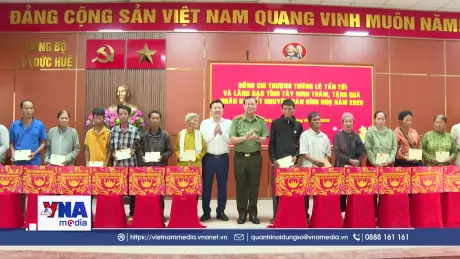900 phần quà trao cho hộ dân và lực lượng vùng biên Tây Ninh