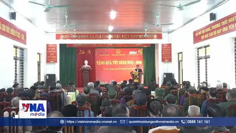 Phó Chủ tịch Thường trực Quốc hội trao quà Tết tại Tuyên Quang