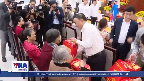 Thường trực Ban Bí thư Trần Cẩm Tú thăm, tặng quà Tết tại Đà Nẵng