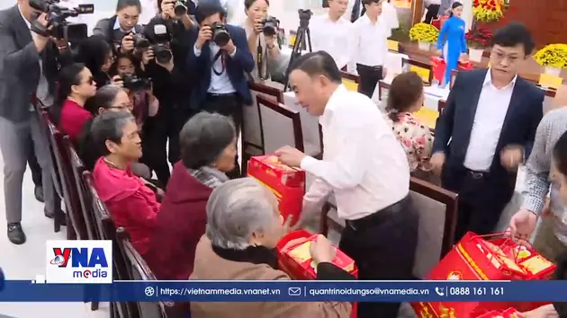 Thường trực Ban Bí thư Trần Cẩm Tú thăm, tặng quà Tết tại Đà Nẵng