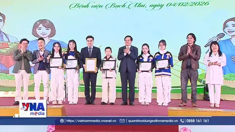 Bệnh viện Bạch Mai bừng sáng đêm nhạc “Blouse trắng – Trái tim hồng”