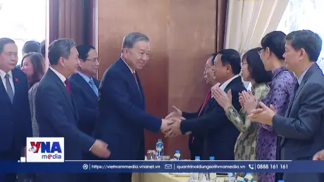 Tổng Bí thư Tô Lâm gặp gỡ cán bộ Đại sứ quán và cộng đồng người Việt Nam tại Lào