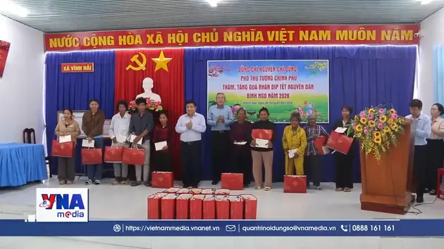 Phó Thủ tướng thăm, chúc Tết, tặng quà tại Khánh Hòa