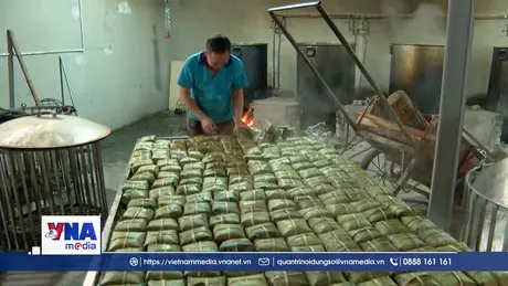 Làng nấu bánh chưng tất bật vào vụ Tết