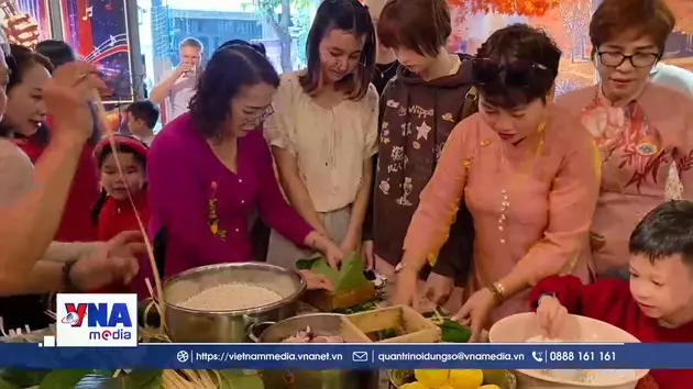 Trải nghiệm gói bánh chưng kết nối hữu nghị Việt Nam – Liên bang Nga