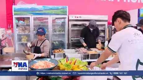 Đảm bảo an toàn thực phẩm tại phân khu ẩm thực “Vị xuân gắn kết”