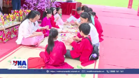 Học sinh Huế trải nghiệm làm các nghề truyền thống dịp Tết