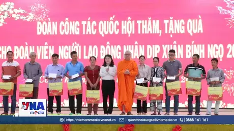 Quốc hội chăm lo Tết cho công nhân và đồng bào dân tộc tại Cần Thơ