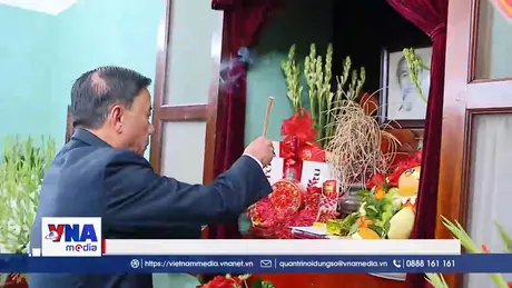Thường trực Ban Bí thư dâng hương tưởng nhớ Chủ tịch Hồ Chí Minh