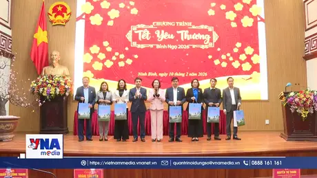 Phó Chủ tịch Quốc hội Nguyễn Thị Thanh tặng quà Tết tại Ninh Bình